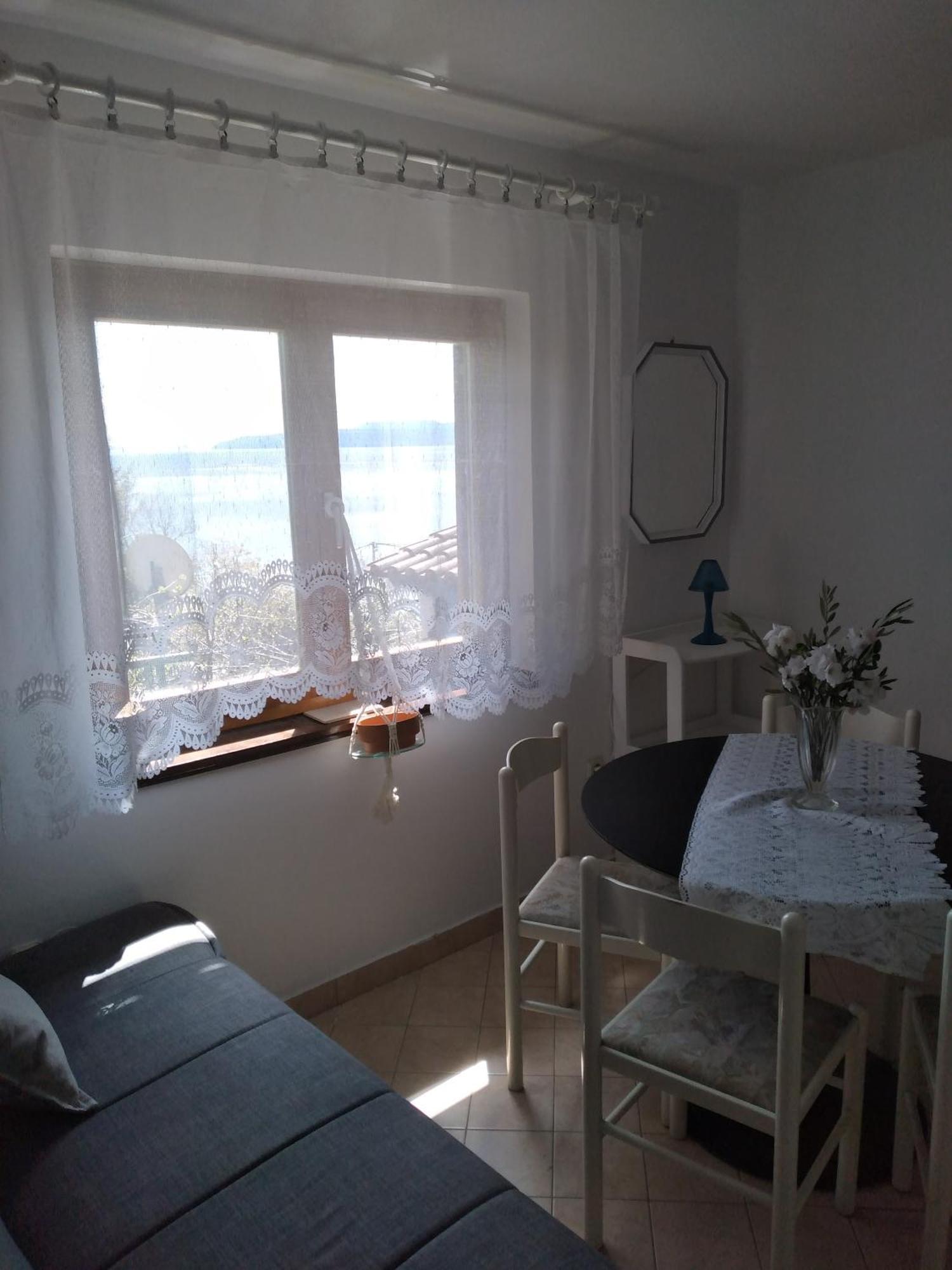 Apartments Zlatko Ičići الغرفة الصورة